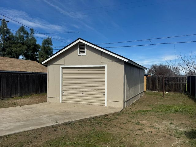 2743 E Hammond Avenue, Fresno, CA 93703