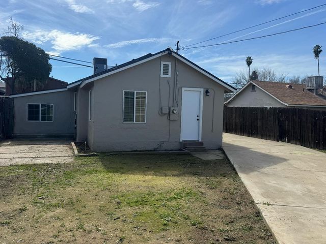 2743 E Hammond Avenue, Fresno, CA 93703