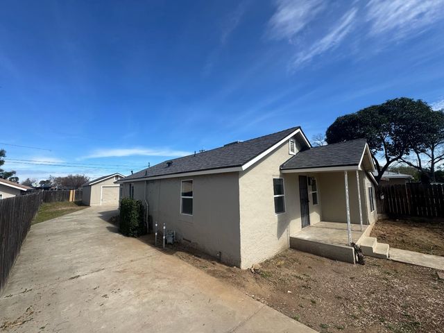 2743 E Hammond Avenue, Fresno, CA 93703