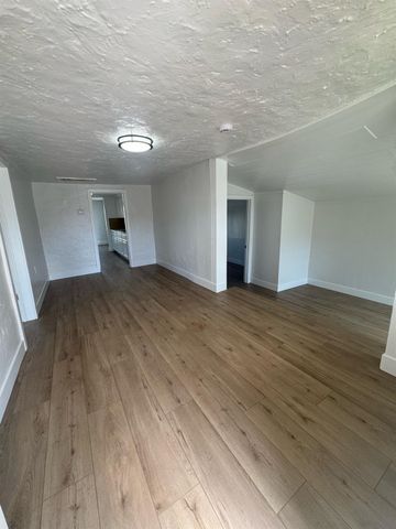 2743 E Hammond Avenue, Fresno, CA 93703