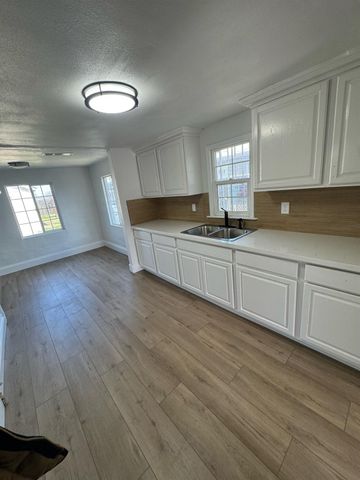 2743 E Hammond Avenue, Fresno, CA 93703