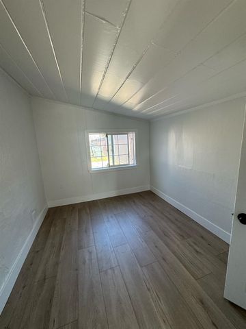 2743 E Hammond Avenue, Fresno, CA 93703