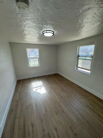 2743 E Hammond Avenue, Fresno, CA 93703