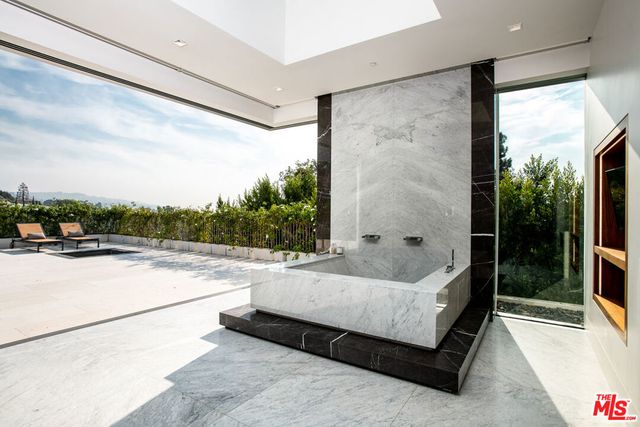 642 Perugia Way, Los Angeles, CA 90077