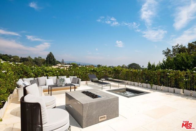 642 Perugia Way, Los Angeles, CA 90077