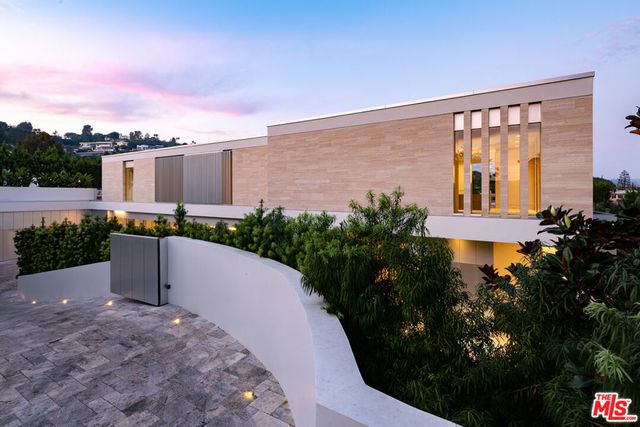 642 Perugia Way, Los Angeles, CA 90077