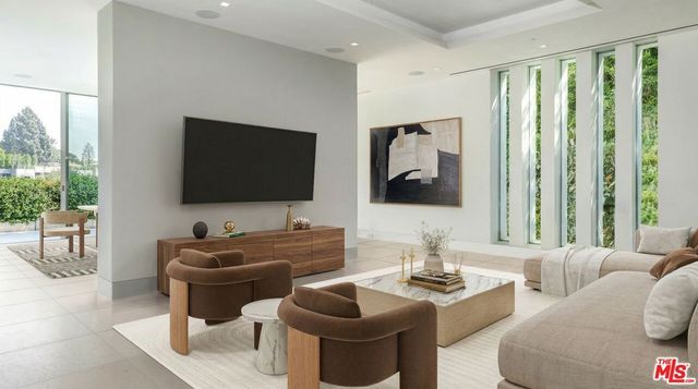 642 Perugia Way, Los Angeles, CA 90077