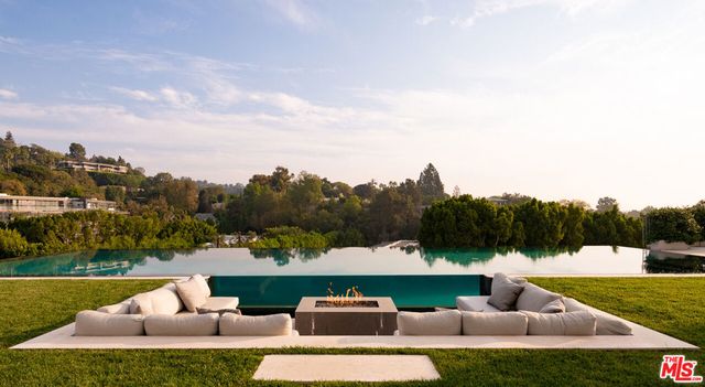 642 Perugia Way, Los Angeles, CA 90077