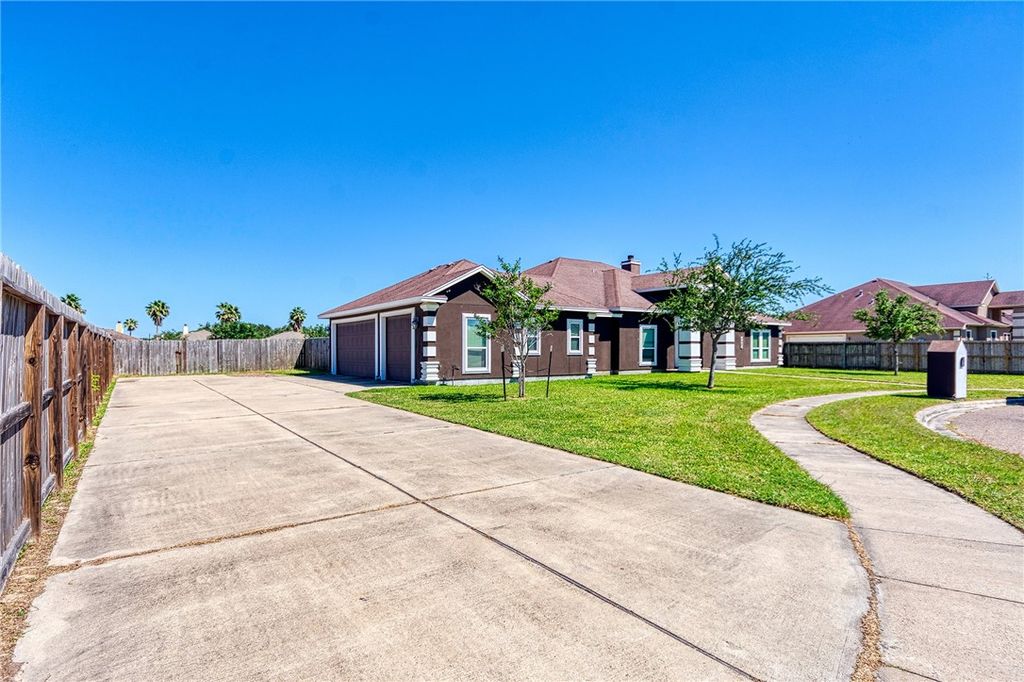 2602 Annie Rae Way, Corpus Christi, TX 78418 — photo 2