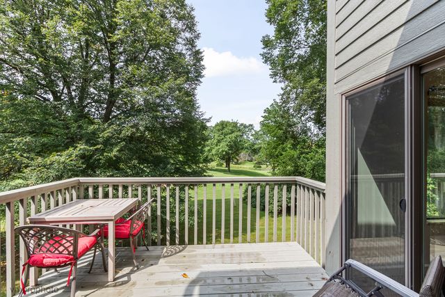 900 Shoreline Road, Lake Barrington, IL 60010