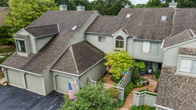900 Shoreline Road, Lake Barrington, IL 60010