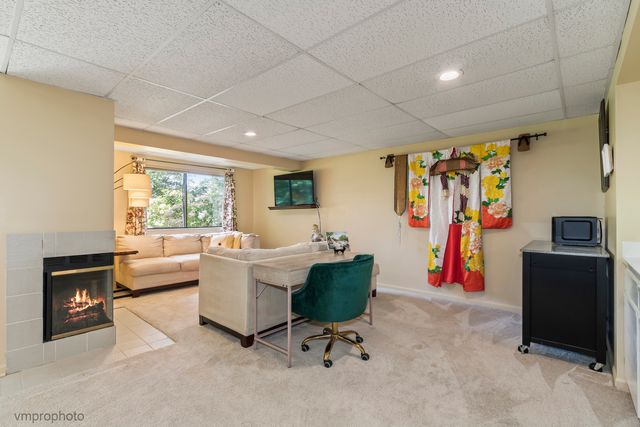 900 Shoreline Road, Lake Barrington, IL 60010