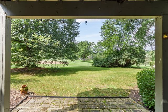 900 Shoreline Road, Lake Barrington, IL 60010