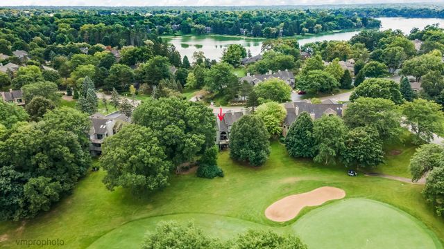 900 Shoreline Road, Lake Barrington, IL 60010