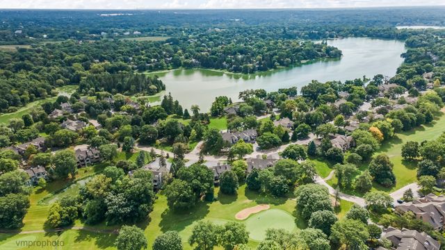 900 Shoreline Road, Lake Barrington, IL 60010