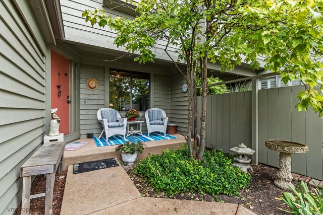 900 Shoreline Road, Lake Barrington, IL 60010