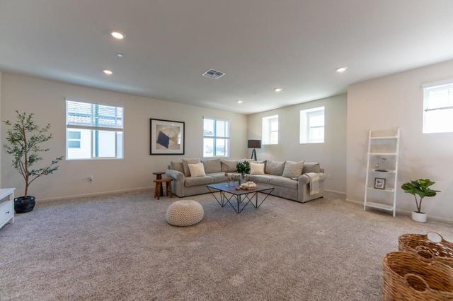 1880 Violet Drive, Hollister, CA 95023