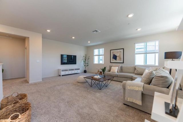 1880 Violet Drive, Hollister, CA 95023