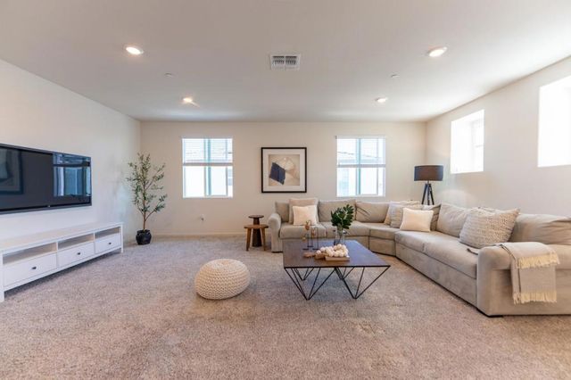 1880 Violet Drive, Hollister, CA 95023