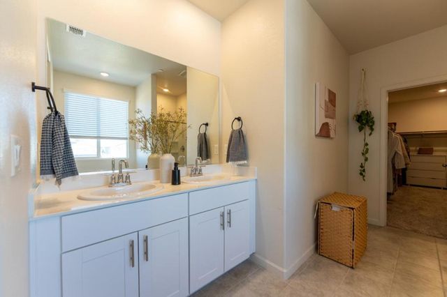 1880 Violet Drive, Hollister, CA 95023