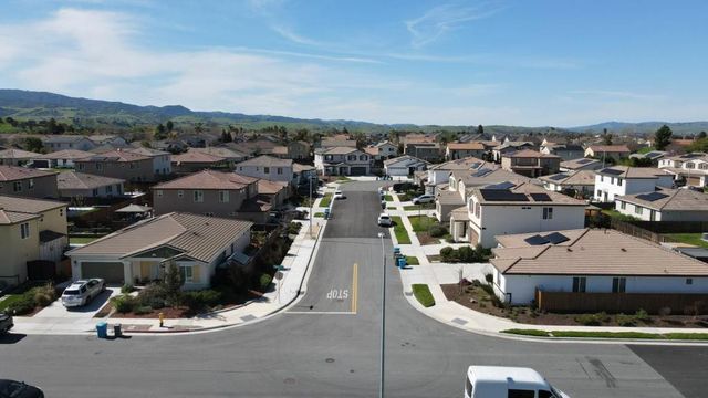 1880 Violet Drive, Hollister, CA 95023