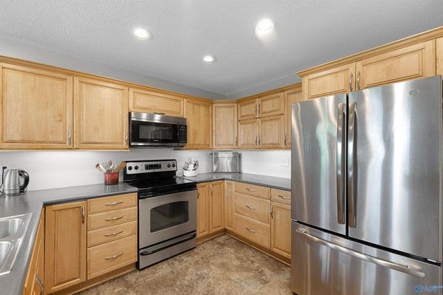 1308 Whispering Hills Circle, Hartselle, AL 35640