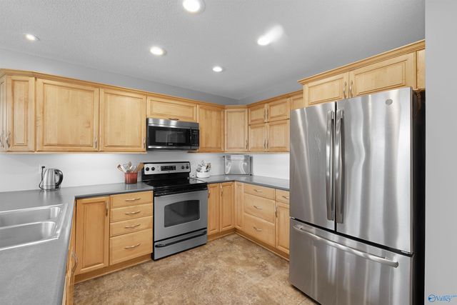1308 Whispering Hills Circle, Hartselle, AL 35640