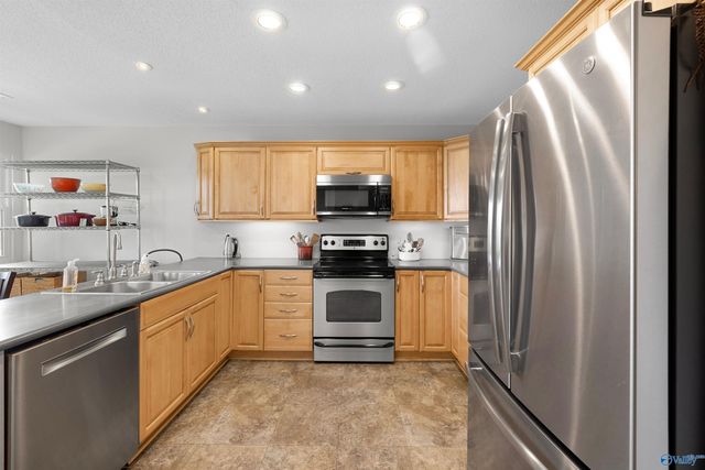1308 Whispering Hills Circle, Hartselle, AL 35640