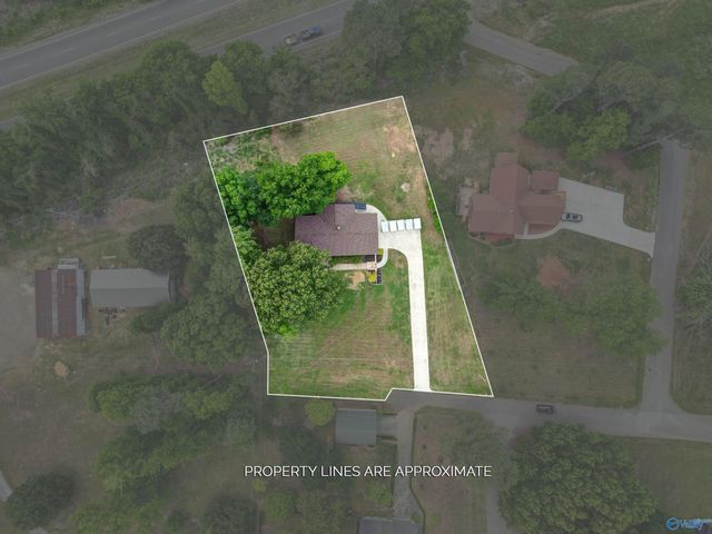 1308 Whispering Hills Circle, Hartselle, AL 35640