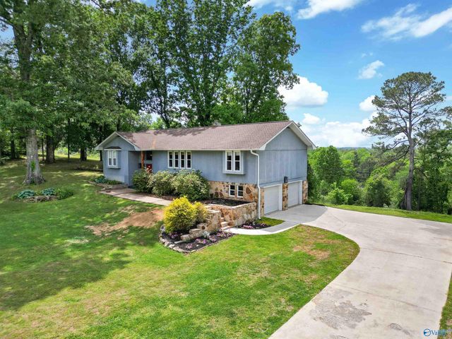 1308 Whispering Hills Circle, Hartselle, AL 35640