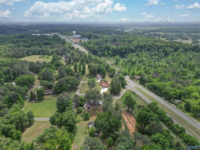 1308 Whispering Hills Circle, Hartselle, AL 35640