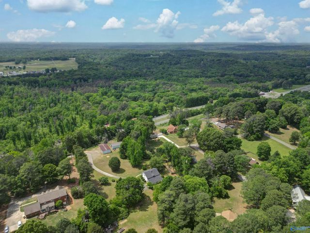1308 Whispering Hills Circle, Hartselle, AL 35640