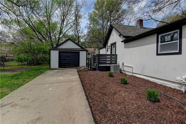 7126 Main Street, Kansas City, MO 64114