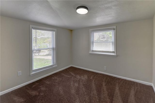 7126 Main Street, Kansas City, MO 64114