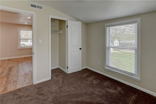 7126 Main Street, Kansas City, MO 64114