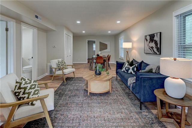7126 Main Street, Kansas City, MO 64114