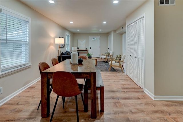 7126 Main Street, Kansas City, MO 64114