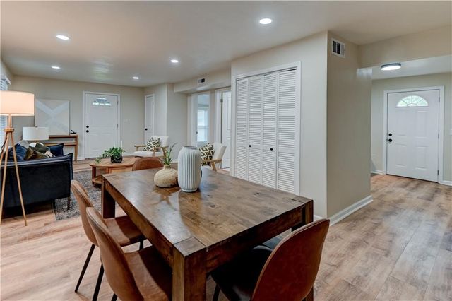 7126 Main Street, Kansas City, MO 64114