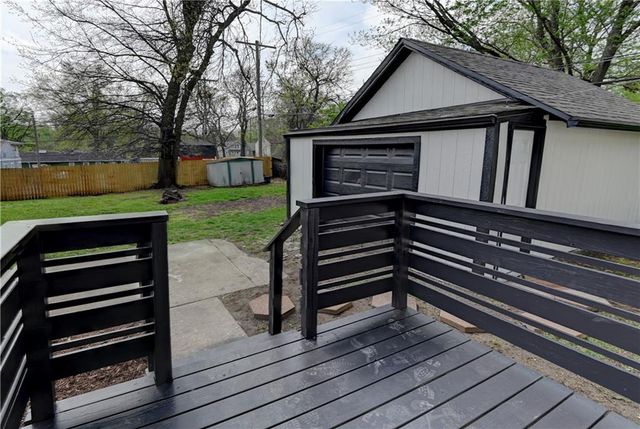 7126 Main Street, Kansas City, MO 64114