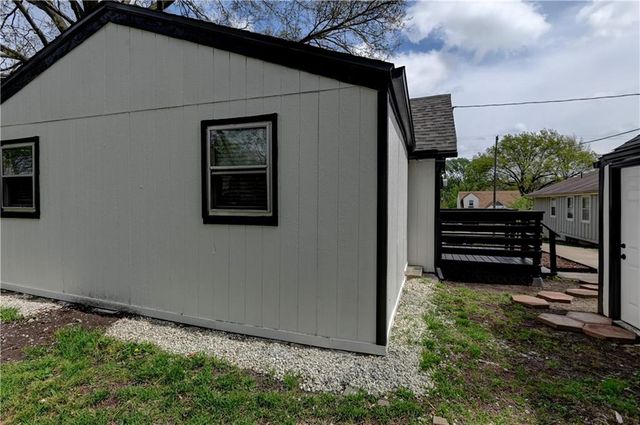7126 Main Street, Kansas City, MO 64114