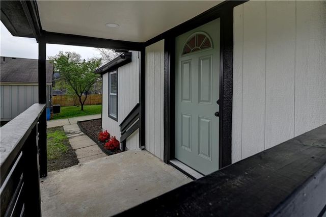 7126 Main Street, Kansas City, MO 64114