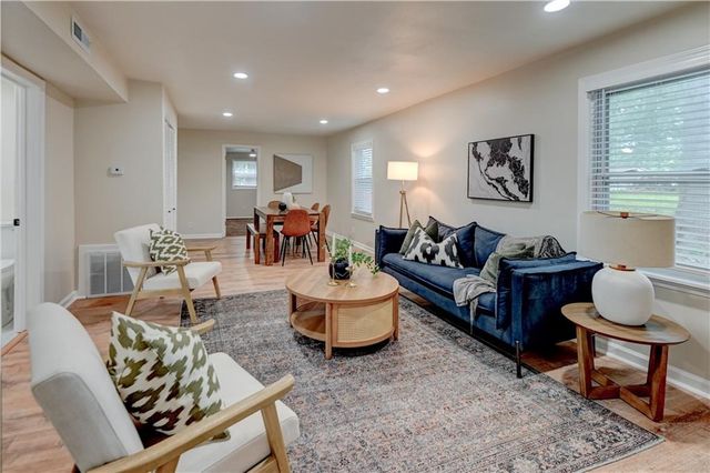 7126 Main Street, Kansas City, MO 64114
