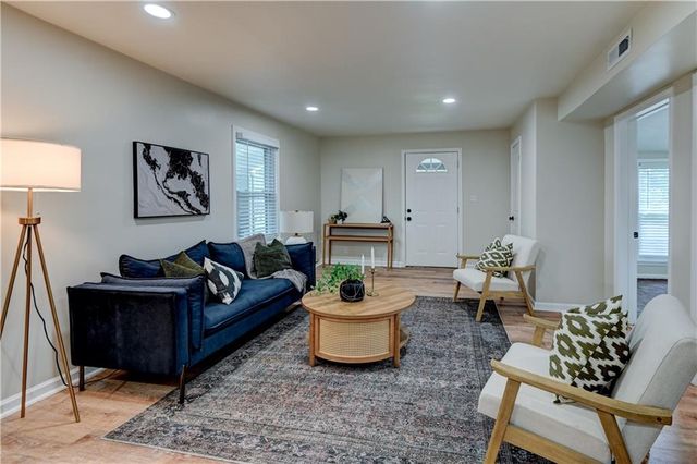 7126 Main Street, Kansas City, MO 64114