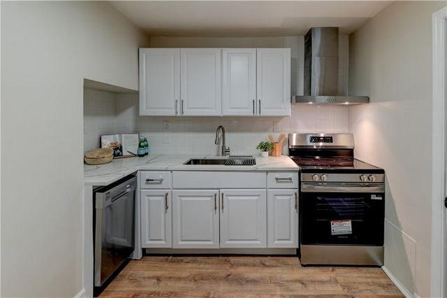 7126 Main Street, Kansas City, MO 64114