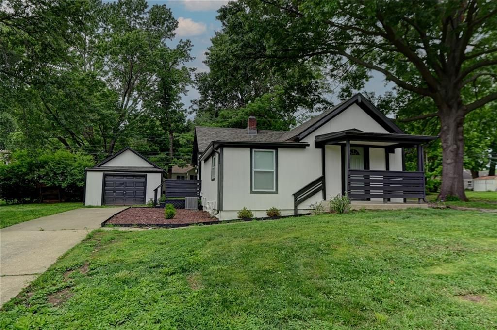 7126 Main Street, Kansas City, MO 64114