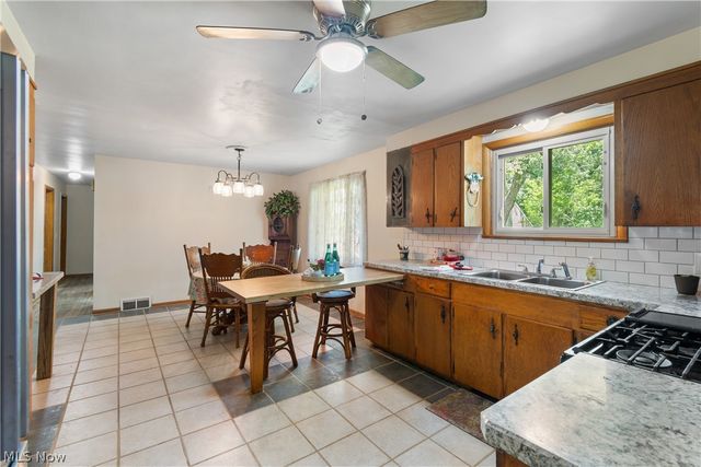 12780 Jamestown Avenue NW, Uniontown, OH 44685