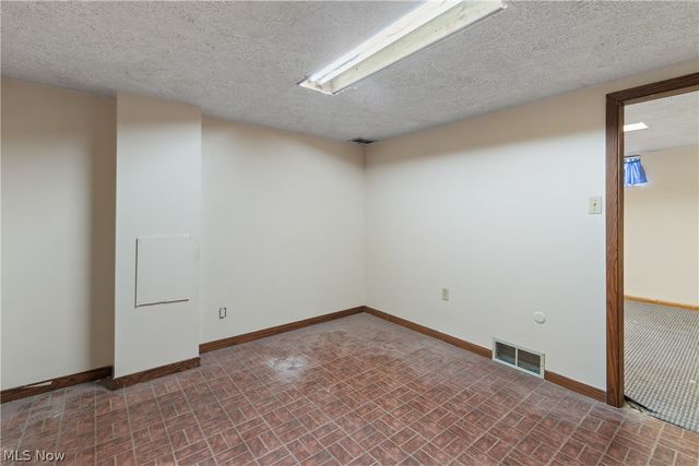 12780 Jamestown Avenue NW, Uniontown, OH 44685