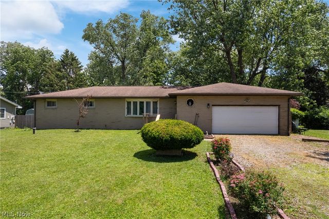 12780 Jamestown Avenue NW, Uniontown, OH 44685