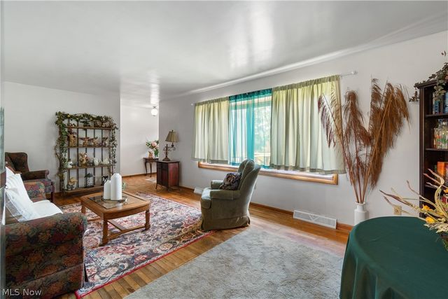 12780 Jamestown Avenue NW, Uniontown, OH 44685