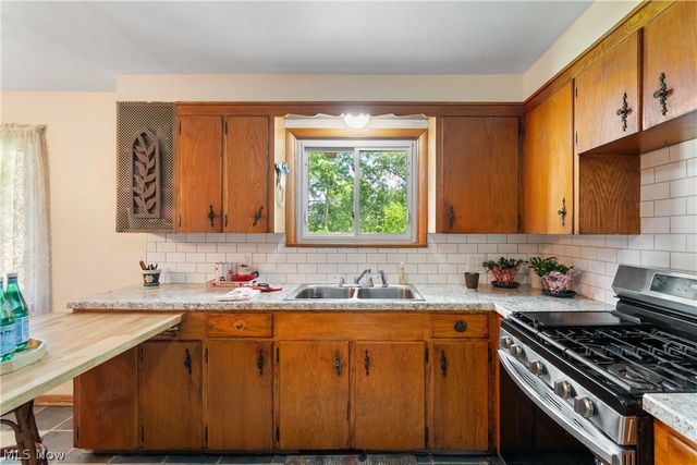 12780 Jamestown Avenue NW, Uniontown, OH 44685